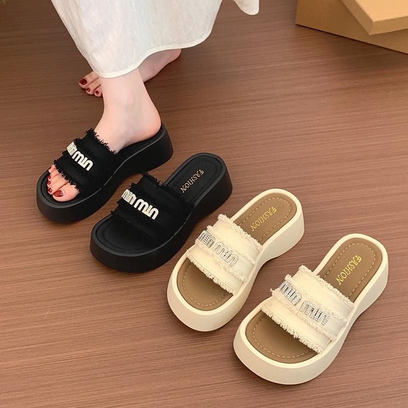 French Small Fragrant Slippers Women's Summer Wear 2025 Spring and Summer New Fashion One-word Thick-bottomed Beach Cool Slippers