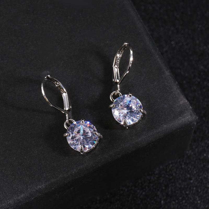 1 Pair of Classic Four Claw Zircon Women's Earrings with Copper Plated Platinum Earrings