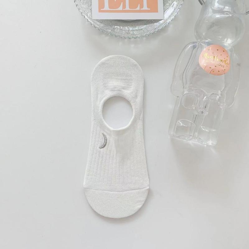 Summer Thin, White, Versatile and Cute Cartoon Shallow Boat Socks for Women, Breathable, Sweat-absorbing and Invisible Socks for Women