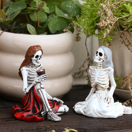 2 Pcs Skeleton Sisters Statue Resin Skeleton Girl Figurine Spooky Halloween Desktop Decoration for Haunted House Home Garden Decor
