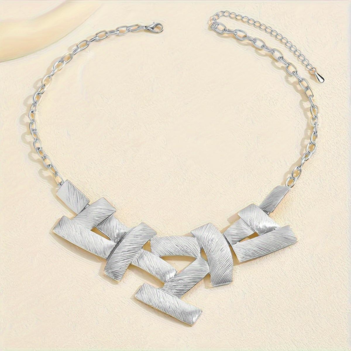 

Y2K геометрическая металлическая текстура колье-чокер с квадратным дизайном