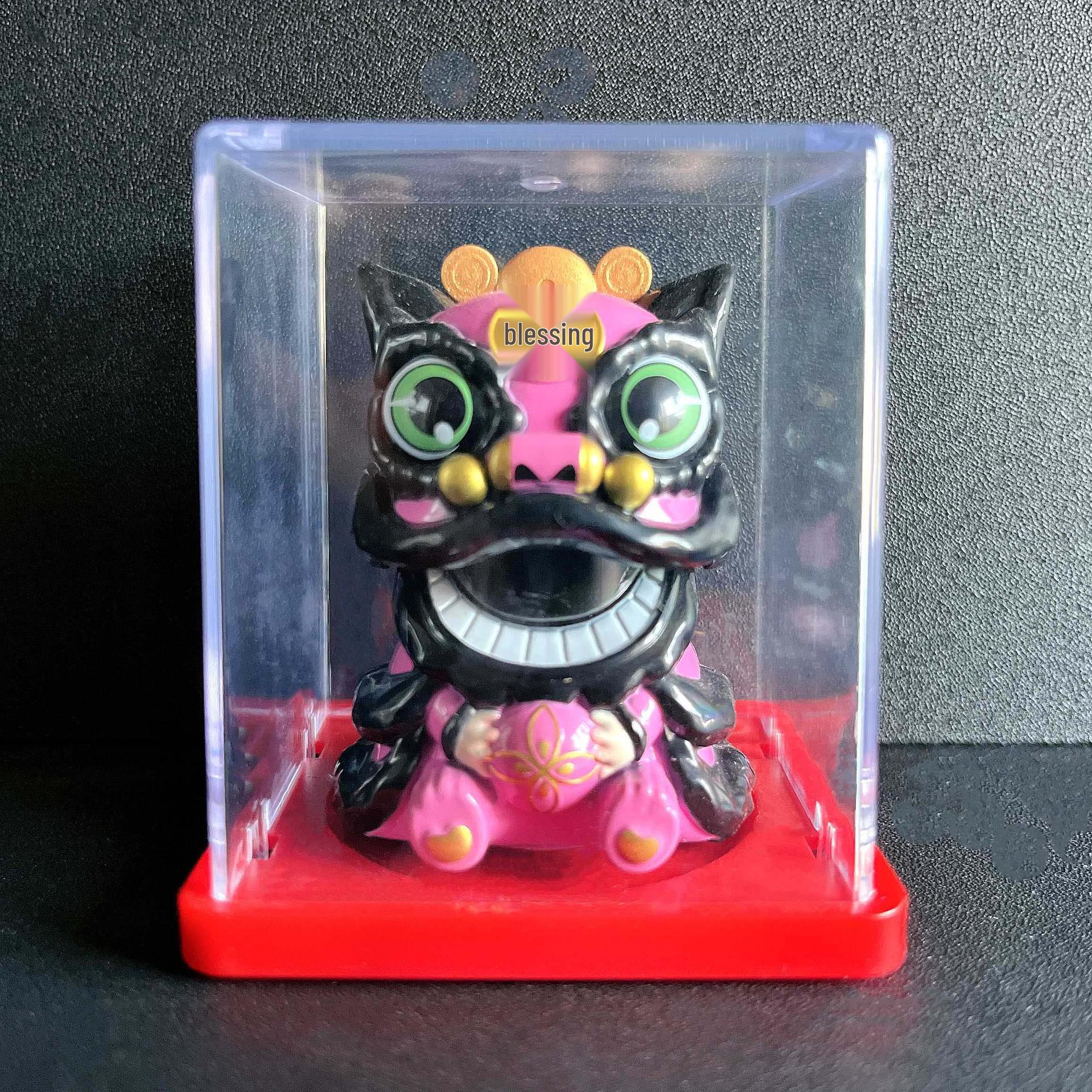 

2-Inch Solar-Powered Dancing Lion Ornament - Chinese Style Lion Dance Décor for Desk or Car Console, Wealth Attraction Blind Box. 5.8*6.5*5cm
