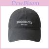 Brooklyn Dad-Cap mit gesticktem Buchstaben und verstellbarer Passform für Streetwear und Freizeitlook für Männer und Frauen