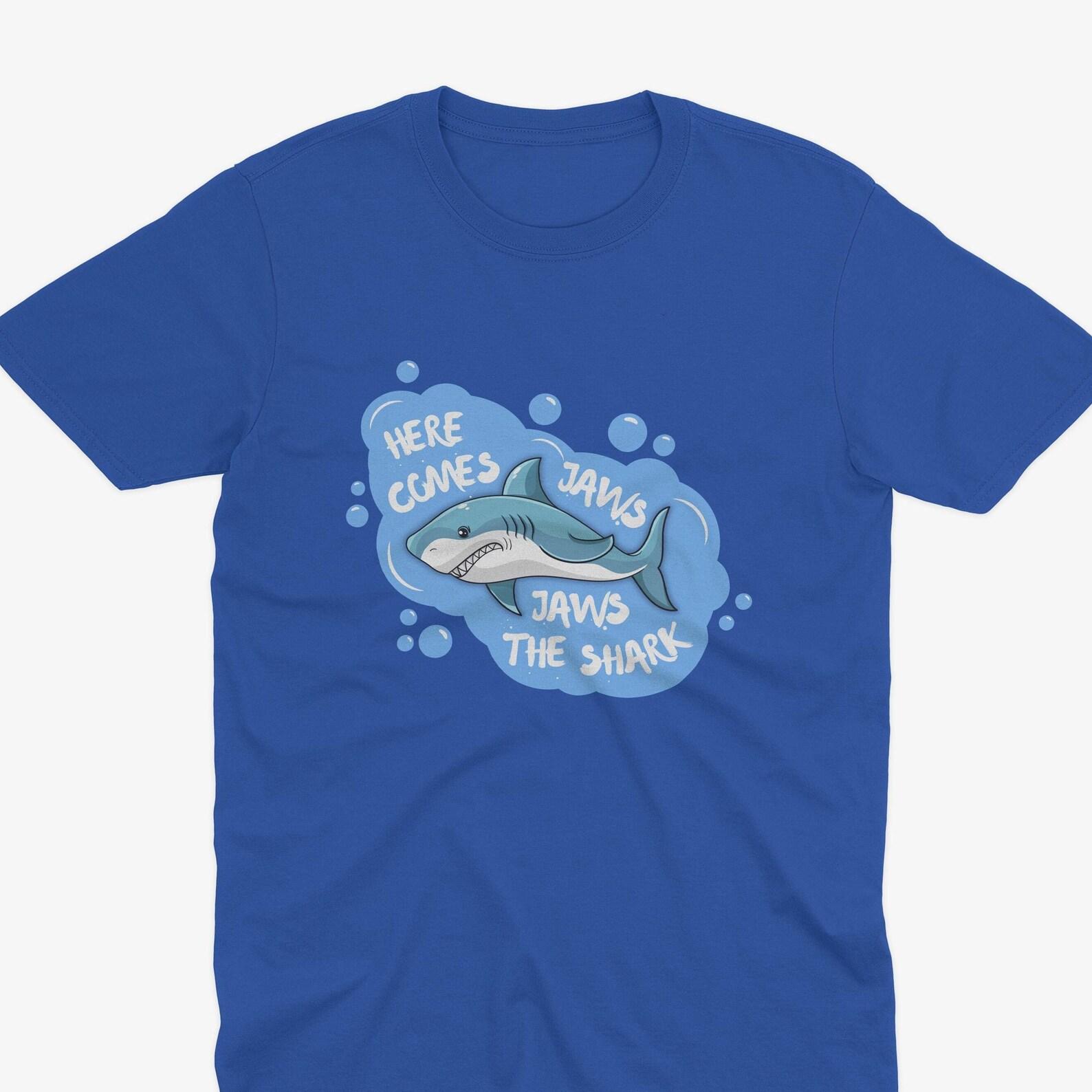 Here Comes Jaws the Shark Peep Show Inspired T-Shirt, Peep Show T-Shirt, Mark Corrigan, Peep Show Gift, Peep Show Fan, Jez Quote Peep Show M