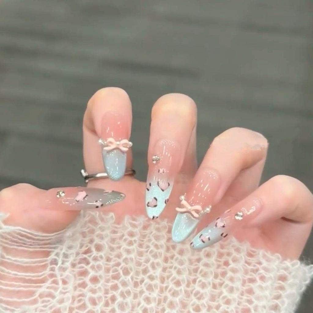 High-End Hand-Painted Blue Leopard Heart Cat Eye Manicure for Students