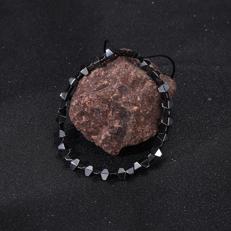 

Геометрический плетеный браслет из черного гематита с магнитным камнем - Регулируемый и стильный