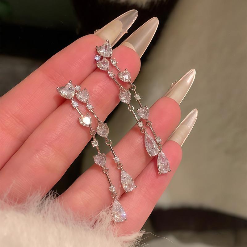 Korean Popular Light Luxury Niche Love Fringed Earrings, Earrings, Versatile Temperament, Super Flash Zircon Love Stud Earrings, Earrings.