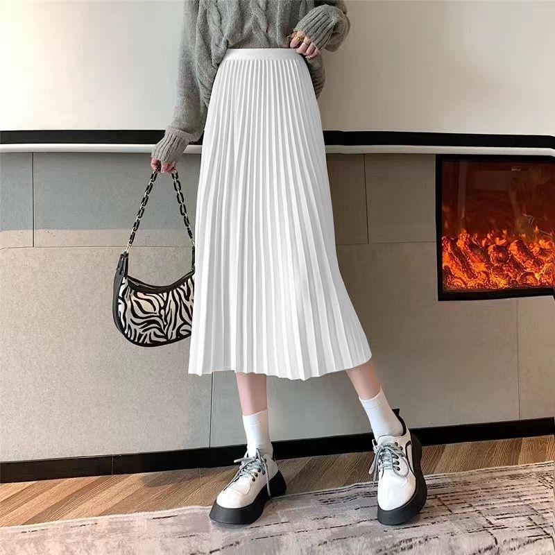 Black Mid Length Pleated Skirt with A Thin, High Waisted and Drooping Feel for Summer The Pleated Mid Length Skirt