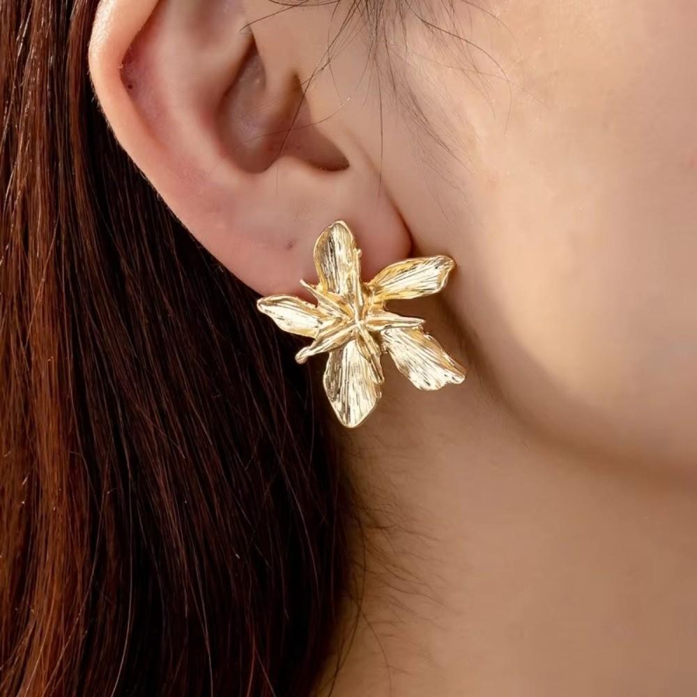 Lightweight Flower Earrings Alloy Ear Jewelry Exquisite Ear Studs  for Women
