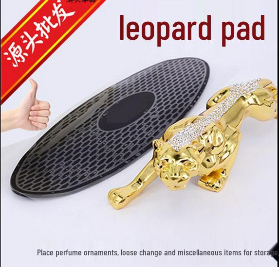 

Large Non-Slip Car Mat - High Temperature Resistant Dashboard Pad with Built-In Storage for Mobile Phones