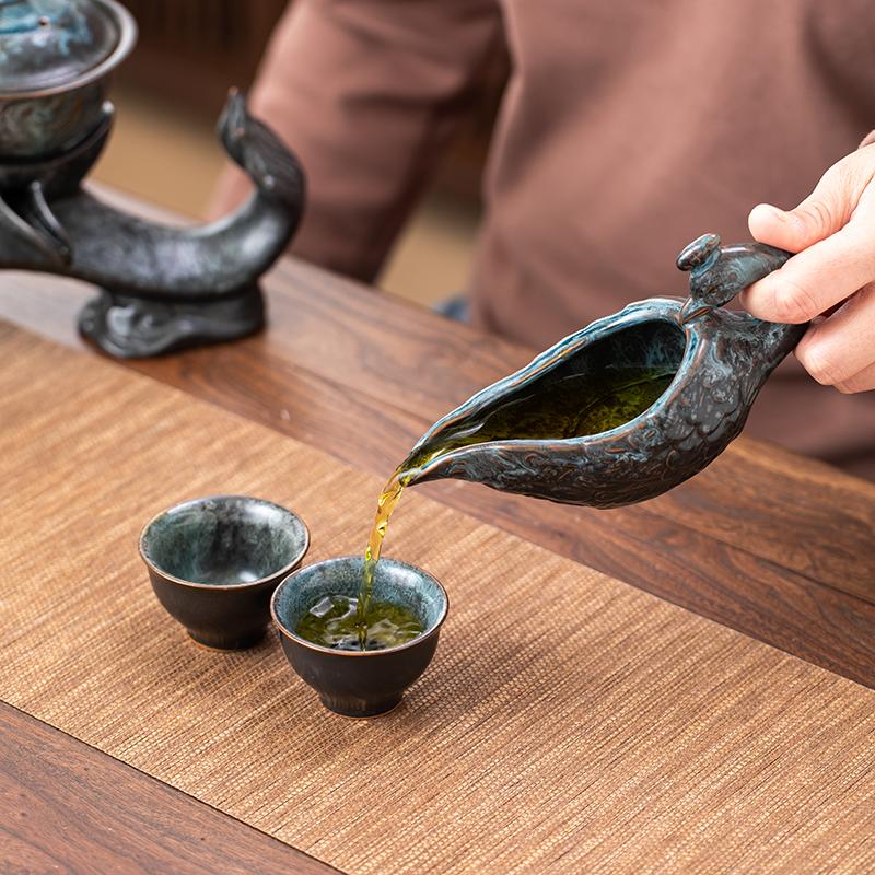 1 Set of Rotating Teapot, Ceramic Kiln Turned Ruyi Dragon-Shaped Teapot Set, Teapot with 8 Teacups, Without Tea Tray, Semi-Automatic Tea Set