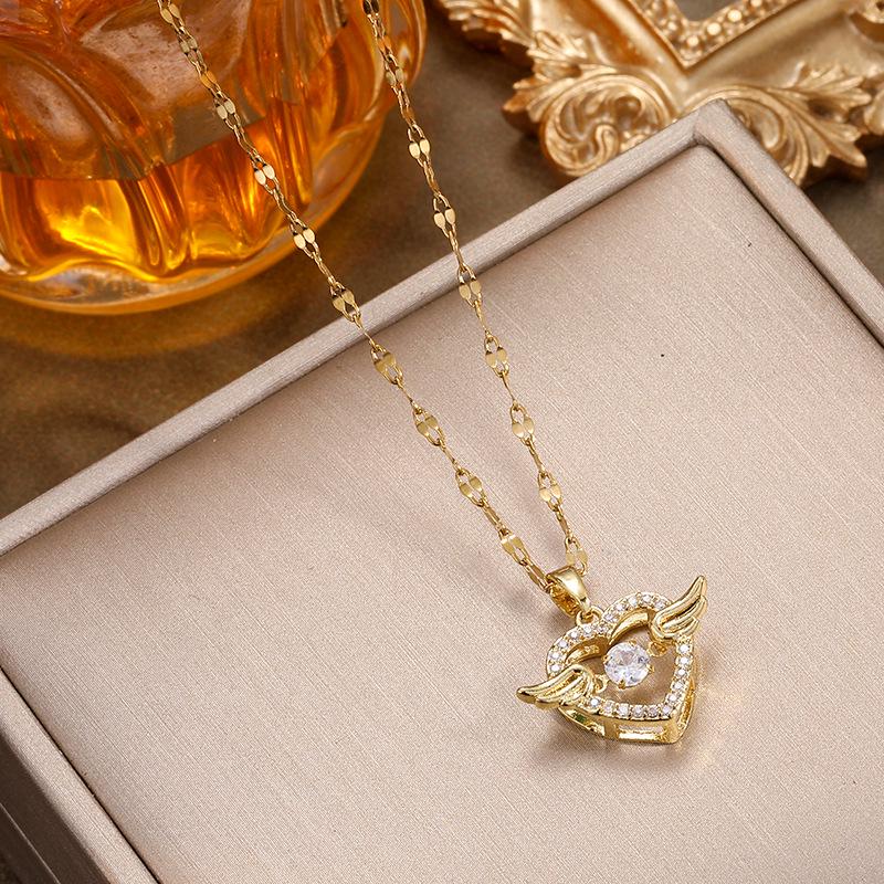 Dynamic Heart Titanium Steel Women's Necklace – Light Luxury Beating Heart Pendant with Versatile Strong Clavicle Chain.