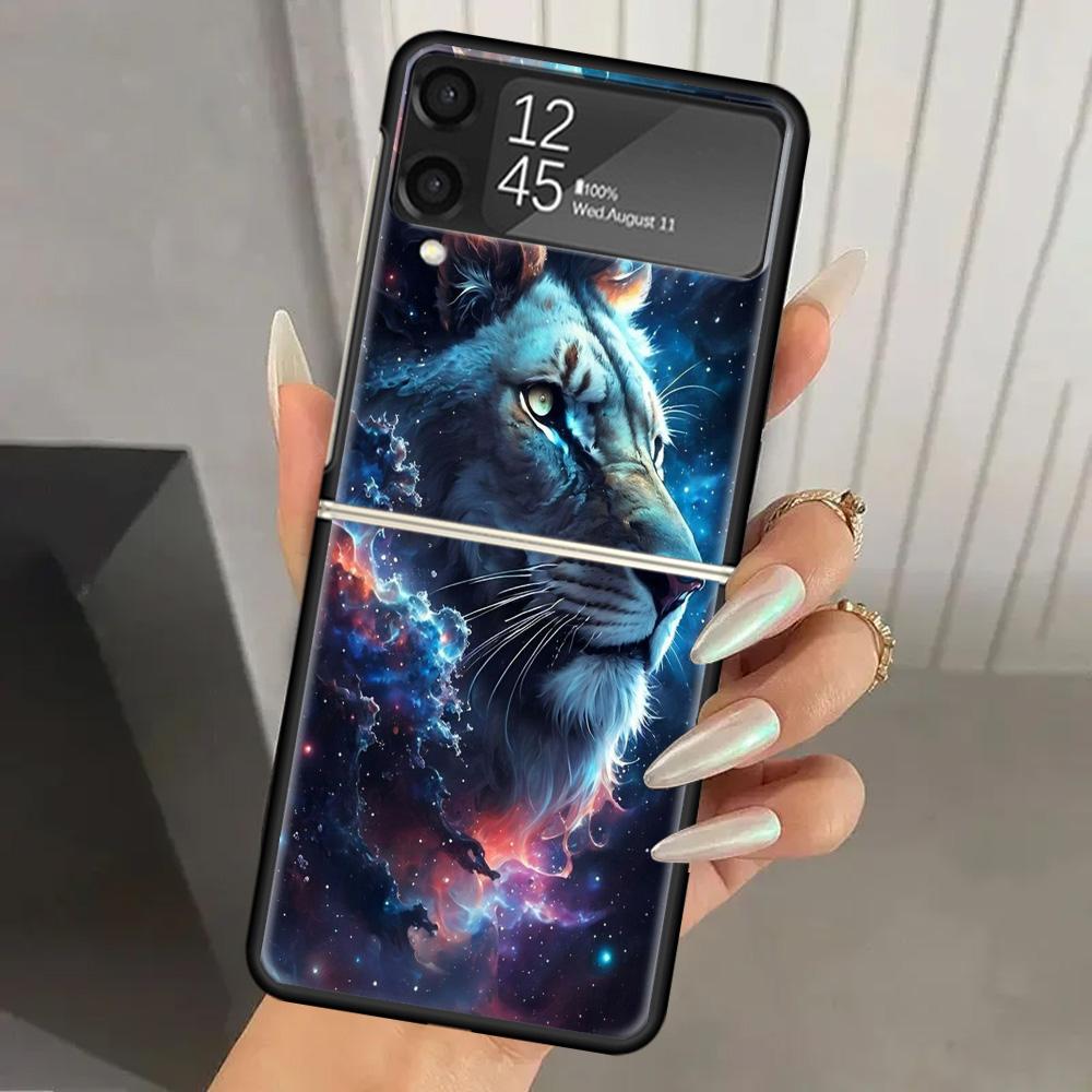 

Lion Alpha Male Cub King Hard PC Phone Case For Samsung Galaxy Z Flip 7 6 5 4 3 Black ZFlip7 ZFlip6 Flip5 Flip4 Flip3 5G Print C Samsung Z Flip 5