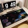 Outer Wilds Sistema Solare HD Tappetino da Scrivania Anime Gomma Tastiera Laptop Gaming Antiscivolo Tappetino Bordo Cucito xcm Bordo di Blocco Tappetino Mouse