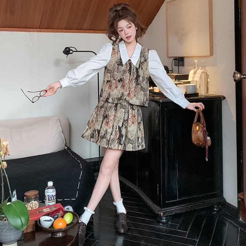 2025 Retro French Sweet Print Vest, Shirt, and Pleated Skirt Set