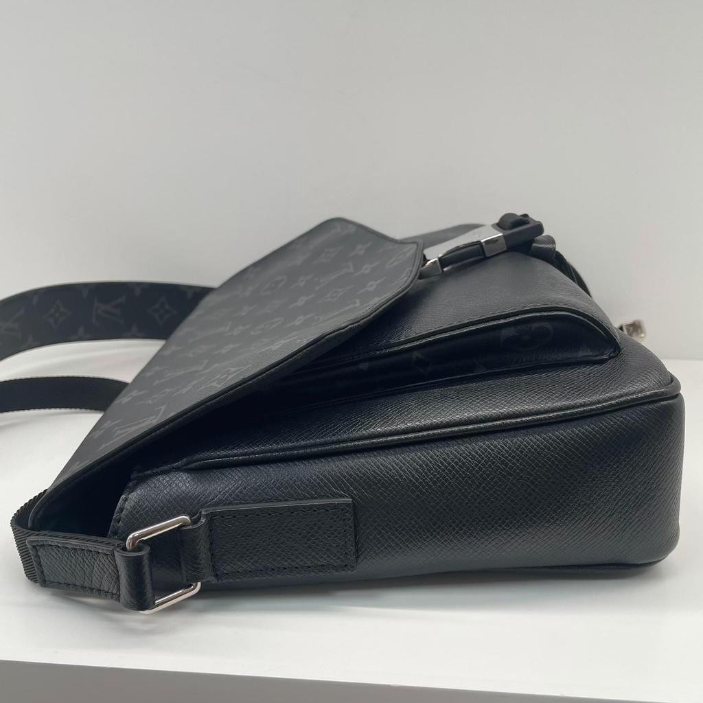 [Pre-Owned] New Monogram Spring Clip Canvas Leather Messenger Bag - Excellent #W8RHI6