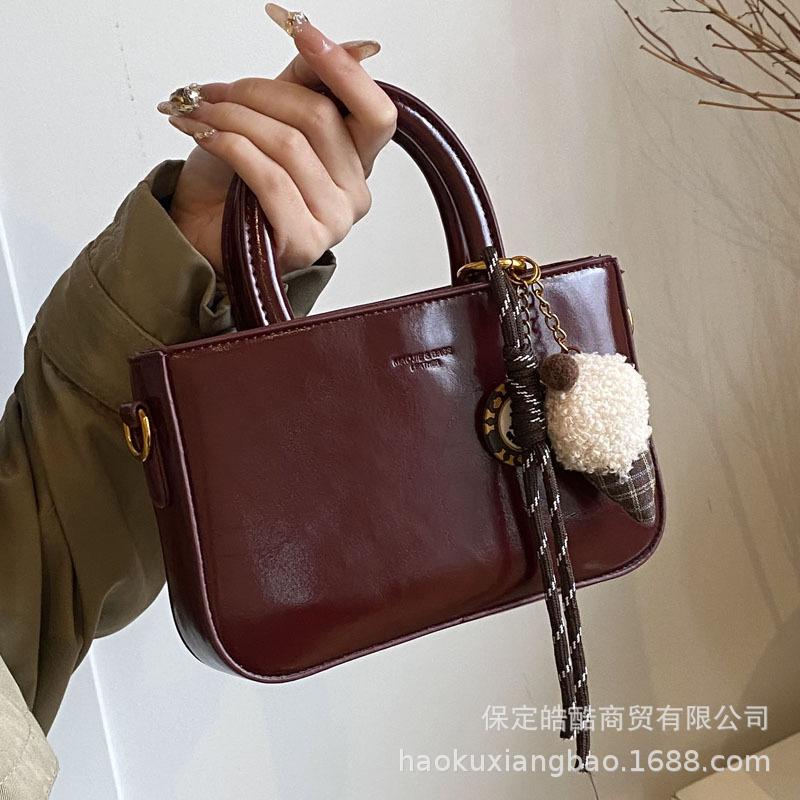 This year's popular bags are women's autumn and winter versatile 2025 new trendy fashion messenger handbag bucket bag