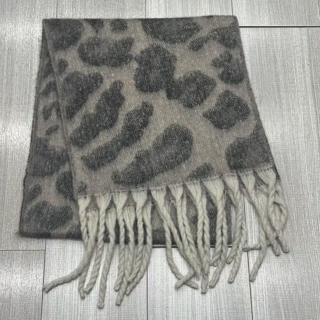 Scarf for Women 2026 Spring and Autumn Vintage Leopard Print Imitation Cashmere Tassel Warm and Fashionable Versatile Scarf