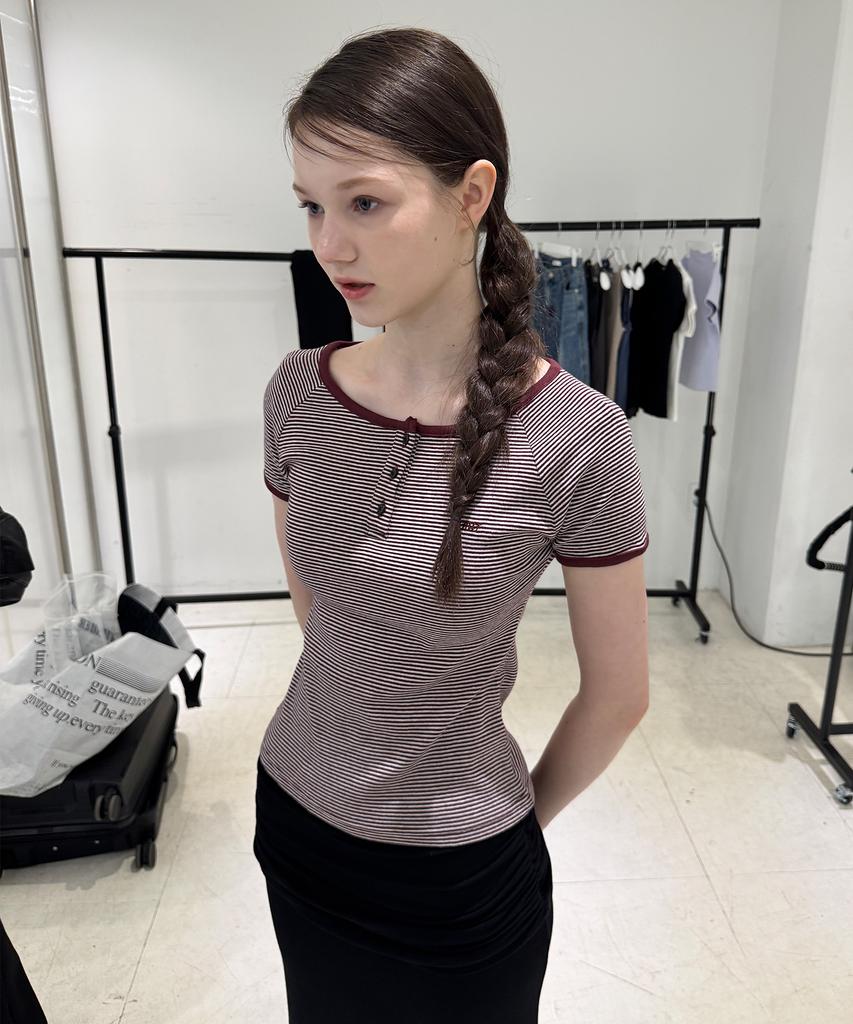 Lomaentinueo Stripe Henley Neck Short Sleeve T-Shirt (Red)