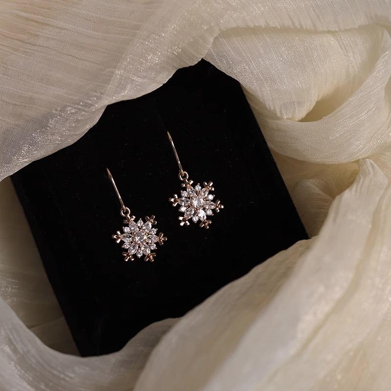 Rose Gold Snowflake Full Drill Zirconia Earrings Exquisite Niche Hundreds of Senior Sense of Autumn and Winter Light Luxury Models Earrings Female
