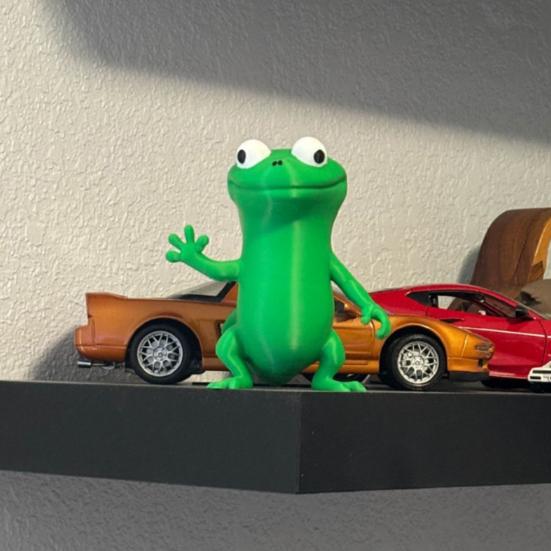 Lizard Meme Decoration 3D Printed Funny Lizard Ornament Standing Green Lizard Figurine for Home Office Desk Bedroom Shelf Decor