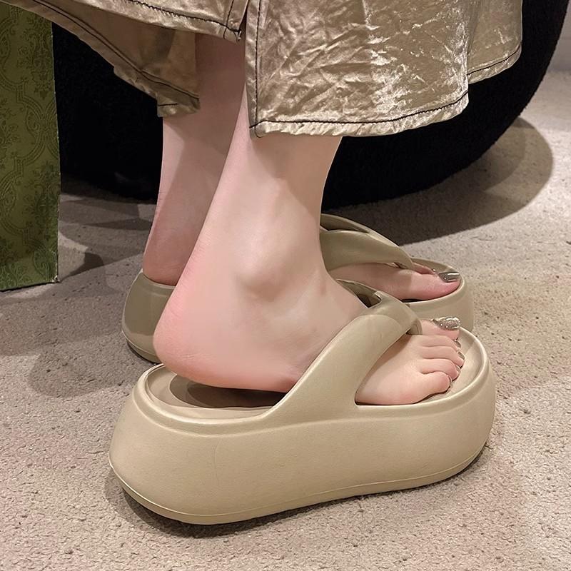 2025 New Flip-flops Women's Summer Korean Version Outer Wear Thick Bottom Heightening Seaside Beach Sandals