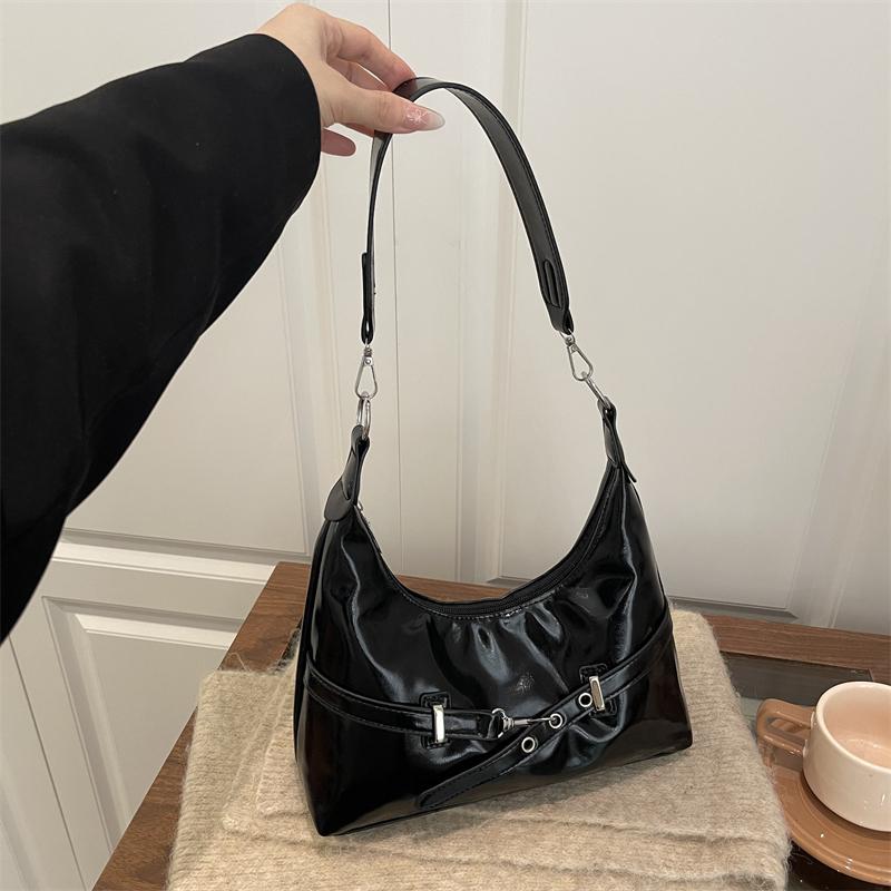 

Vintage Patent Leather Crossbody Bag Belt Buckle Detail Large Capacity Zipper PU Adjustable Strap Underarm Bag for Daily Commute