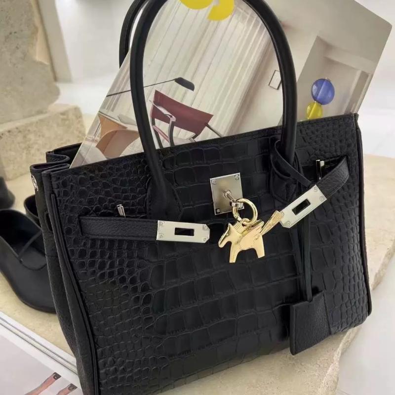Exquisite Alloy Horse Keychain Pendant For Ladies  Pegasus Bag Lock Ornaments Creative Bag Decoration Accessories Gifts