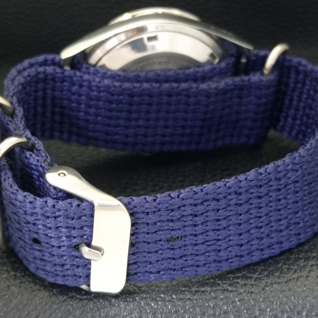 GEBRAUCHTE CITIZEN AUTOMATIC 8200 JAPAN HERRENUHR MIT TAG- UND DATUM-ARMBANDUHR UND BLAUEM ZIFFERBLATT a432808-2 R113-a432808