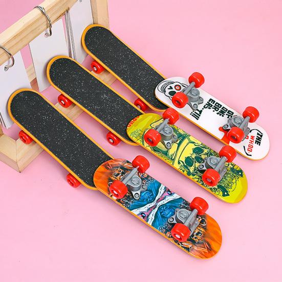 Mini Finger Skateboard Toys for Kids Boys Stress Relief Finger Toy Precision Control Finger Game for Improving Concentration And Reaction