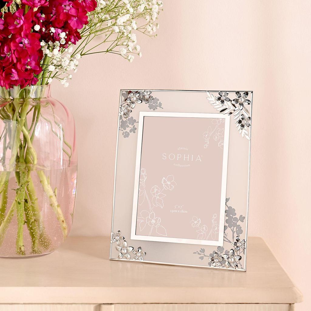 Sophia Classic Silver Daisy Photo Frame 5 x 7