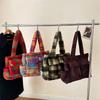 Women's Shoulder Bag - A Trendy Fashion Item with Large Capacity, Suitable for Daily Commutes.