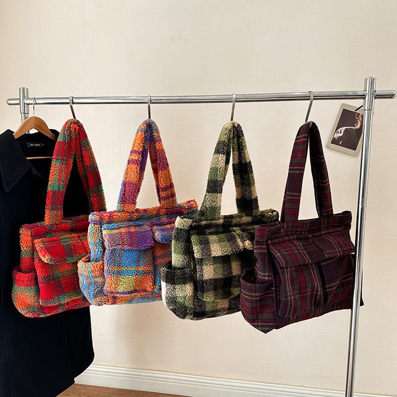 Women's Shoulder Bag - A Trendy Fashion Item with Large Capacity, Suitable for Daily Commutes.