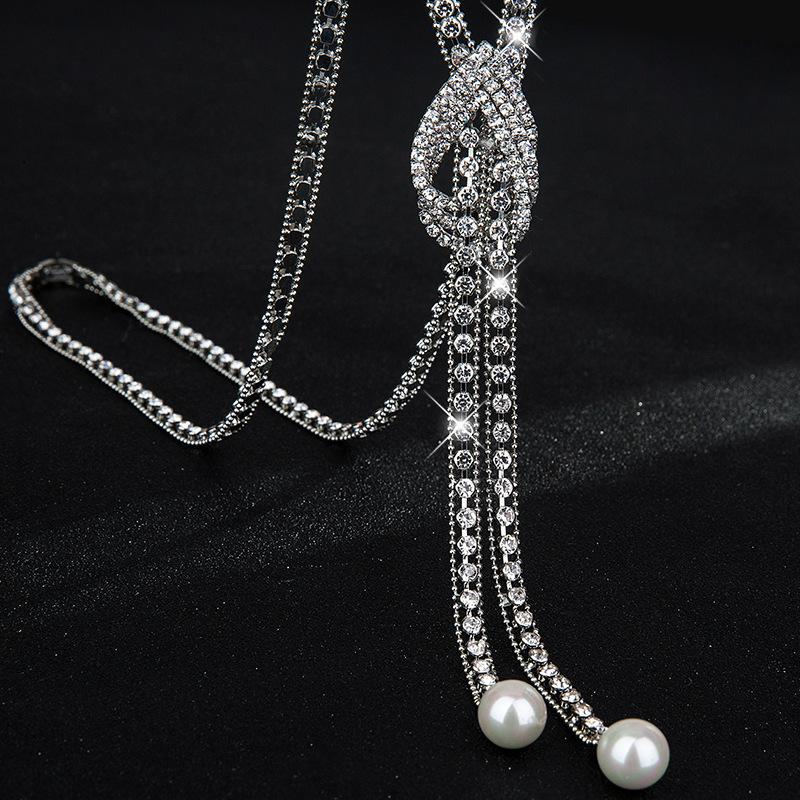 

Chain Long Fashionable Necklace For Women Featuring Beautiful Floral Charm And Pearl