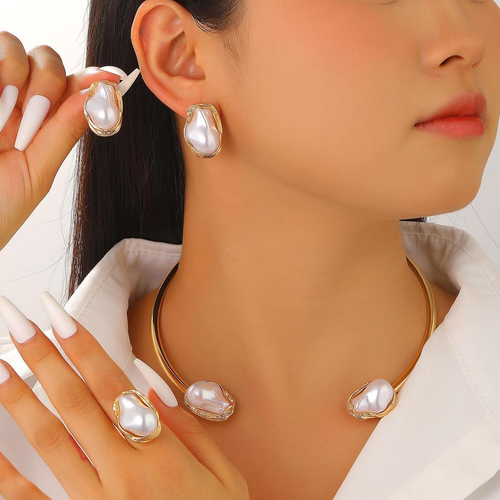Baroque Pearl Choker - European & American Style with Irregular Design, Simple Metal Open Necklace