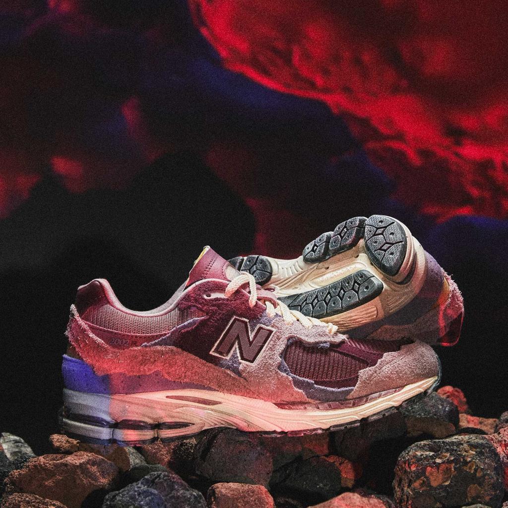 New Balance 2002R Protection Pack - Pink Unisex Sneakers Lilac-Chalk M2002RDH