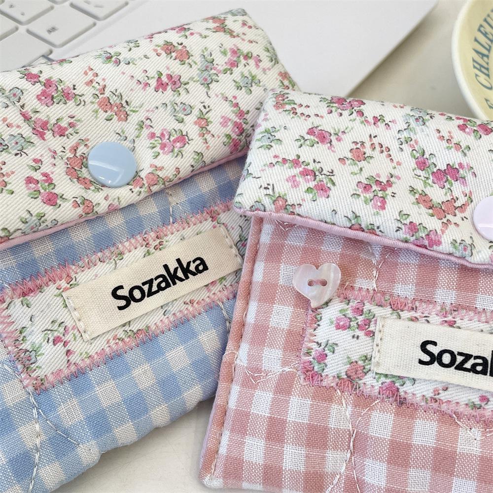 High-Value Portable Menstrual Bag - Student-Friendly Sanitary Napkin Storage