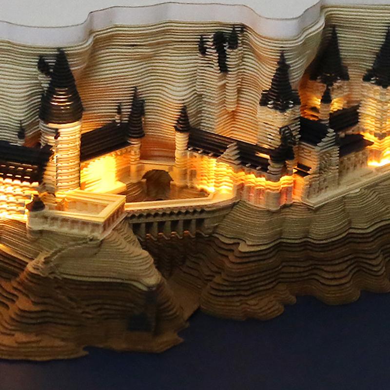 2025 Kreativer Hogwarts Zauberschloss Kalender Aufkleber mit Licht 3D Handgerissener Schlosskalender Jahresgeburtstagsgeschenk