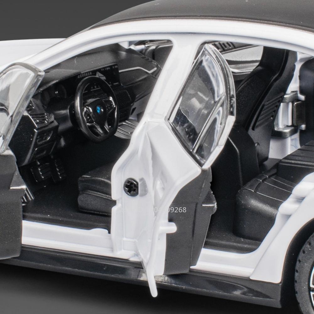 Scale 1:24 5 Series 530LI M3 Car Model Toy Alloy Body Strong Durable Music Light Supercar Models Toys Birthday Gifts for Kids