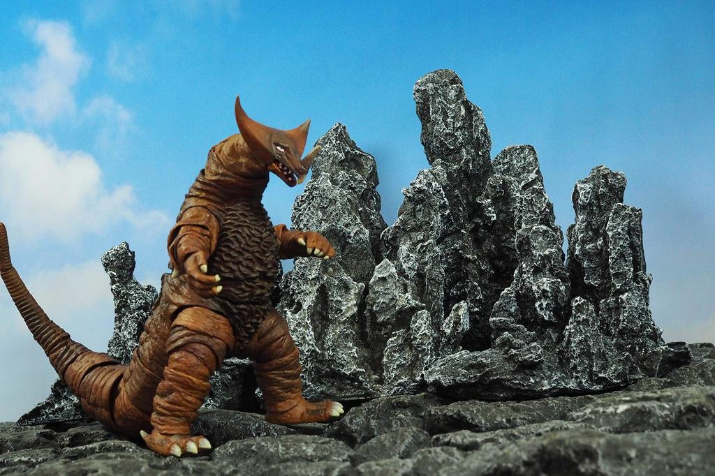 In Three Rocky Area for Diorama Rocky [Good Directions] Mountain/Rocky Gundam, Ultra, Godzilla, Etc. (42cm Mountain)