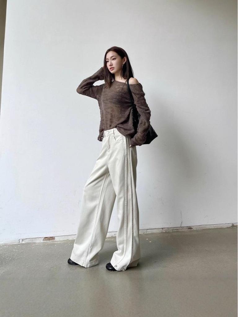 2025 Autumn/Winter Women's Off-White High-Waisted Retro Wide-Leg Jeans: Loose, Slimming, Floor-Length Straight-Leg Trousers.