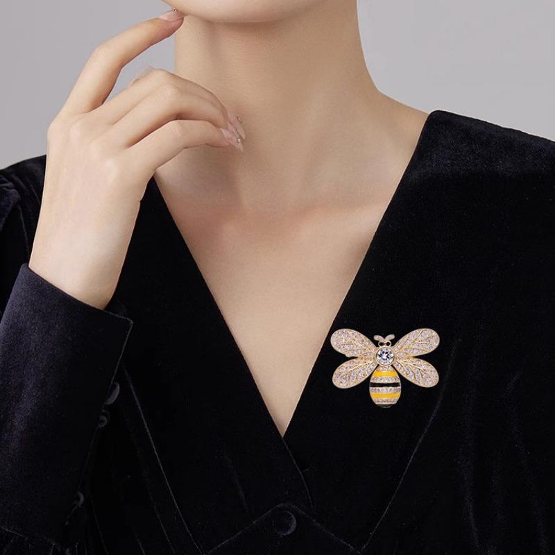 The "Little Bee" Brooch Is A High-end Women's Fashion Brooch with A Niche Design Sense