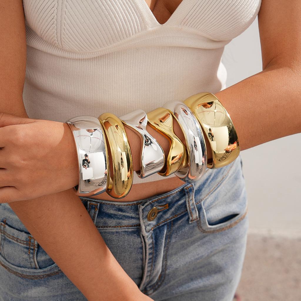 European and American metal light-sensitive surface round twisted opening bracelet cold wind geometric simple jewelry 