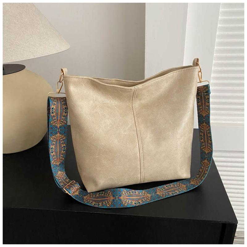 Large-capacity Bag Women's Autumn and Winter New Retro Broadband Shoulder Messenger Bag Premium Texture Commuter Bucket Bag