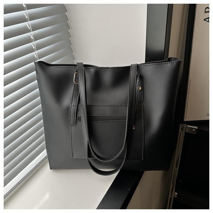 2024 New Fashion Large Capacity Retro Casual Shoulder Bag For Women Urban Simple Style Black