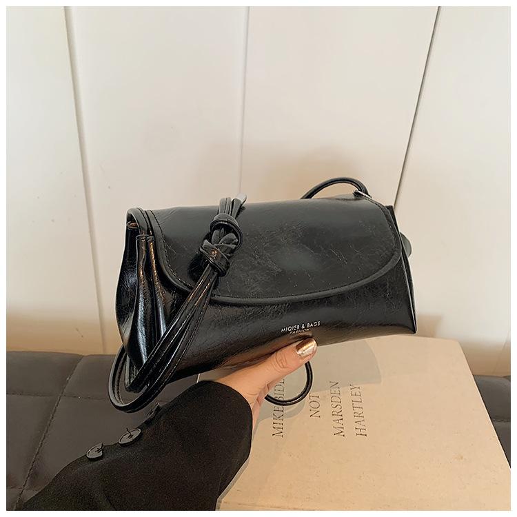 

2024 новая популярная сумка на одно плечо подмышкой универсальная женская сумка-мессенджер высококачественная мягкая кожаная маленькая женская сумка чёрный