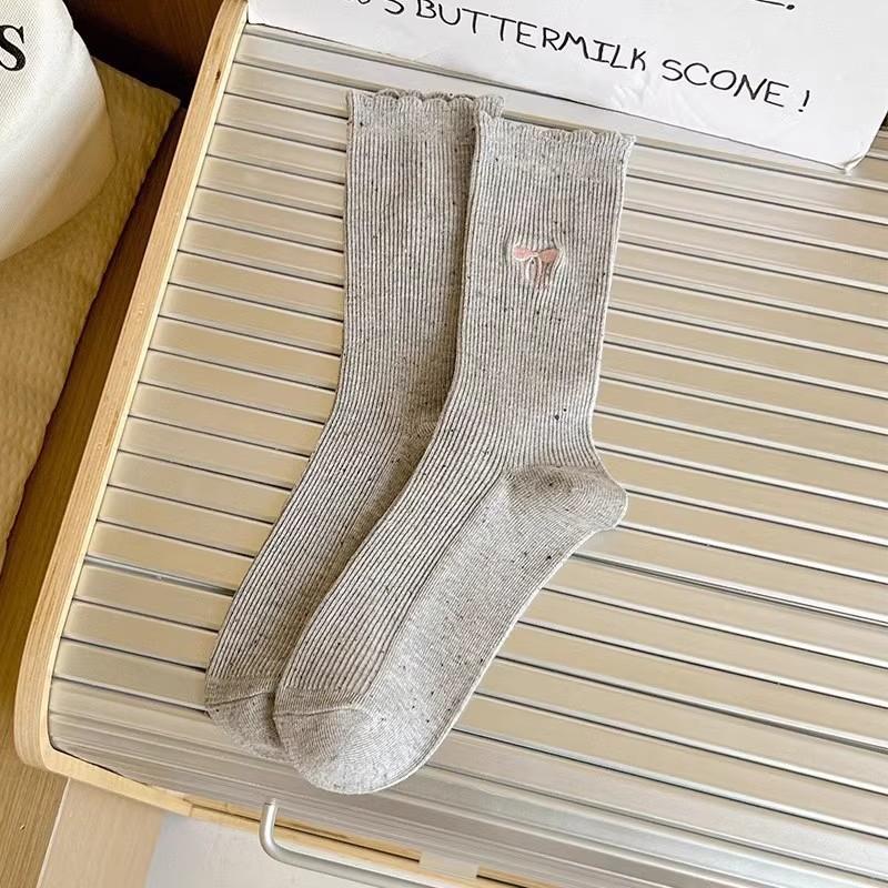 5 Pairs of Sweet Female Bow Embroidered Casual Mid Calf Socks