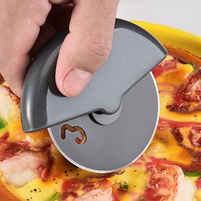 Nuovo rullo in acciaio inossidabile multiuso per tagliare la pasta della pizza, utensili da cucina per la cottura al forno con lama affilata