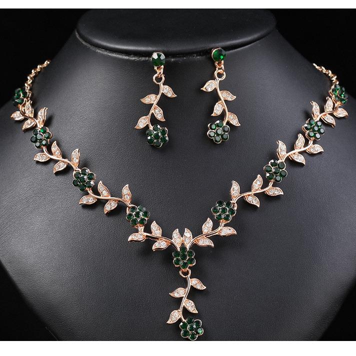 European & American Vintage Plum Blossom Necklace Set with Colored Diamonds