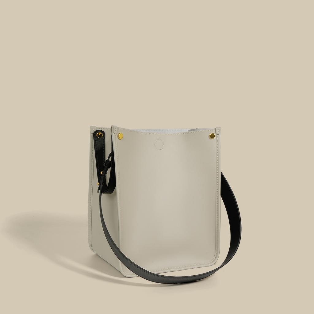 Commuter Bag New Cowhide Large-capacity Messenger High-end Sense Niche Tote Bag Bucket Woman